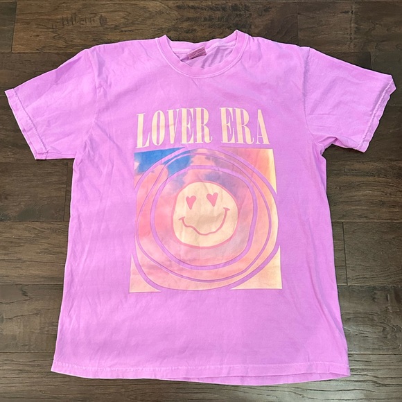 Comfort Colors Tops - NEW Lovers Era T-shirt size large